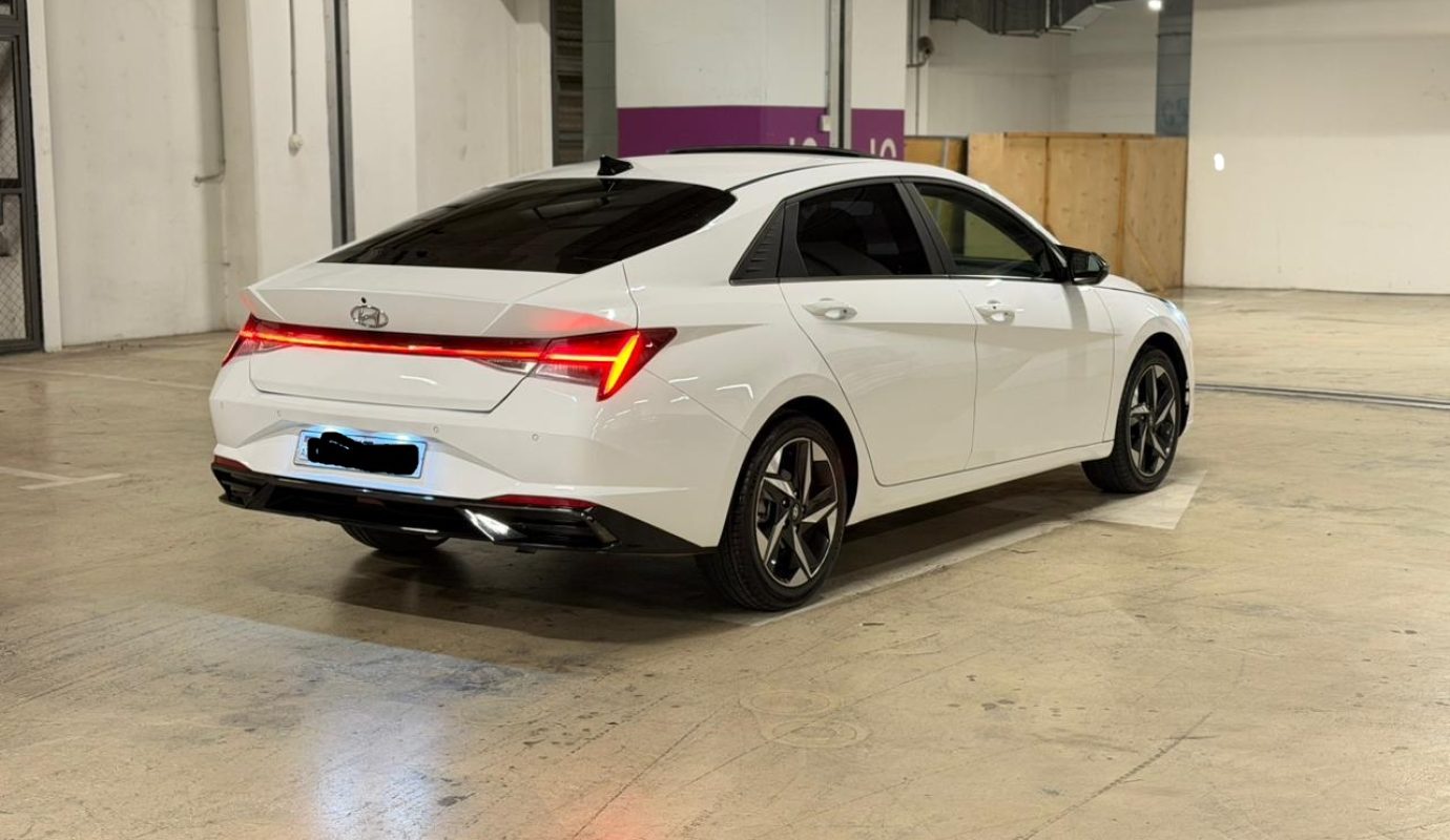 Hyundai Elantra, 1.6 L, 2022 il, 120 000 km