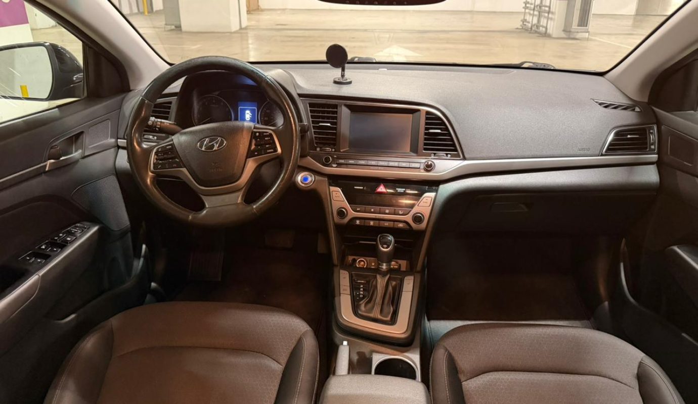 Hyundai Elantra, 2.0 L, 2018 il, 170 000 km