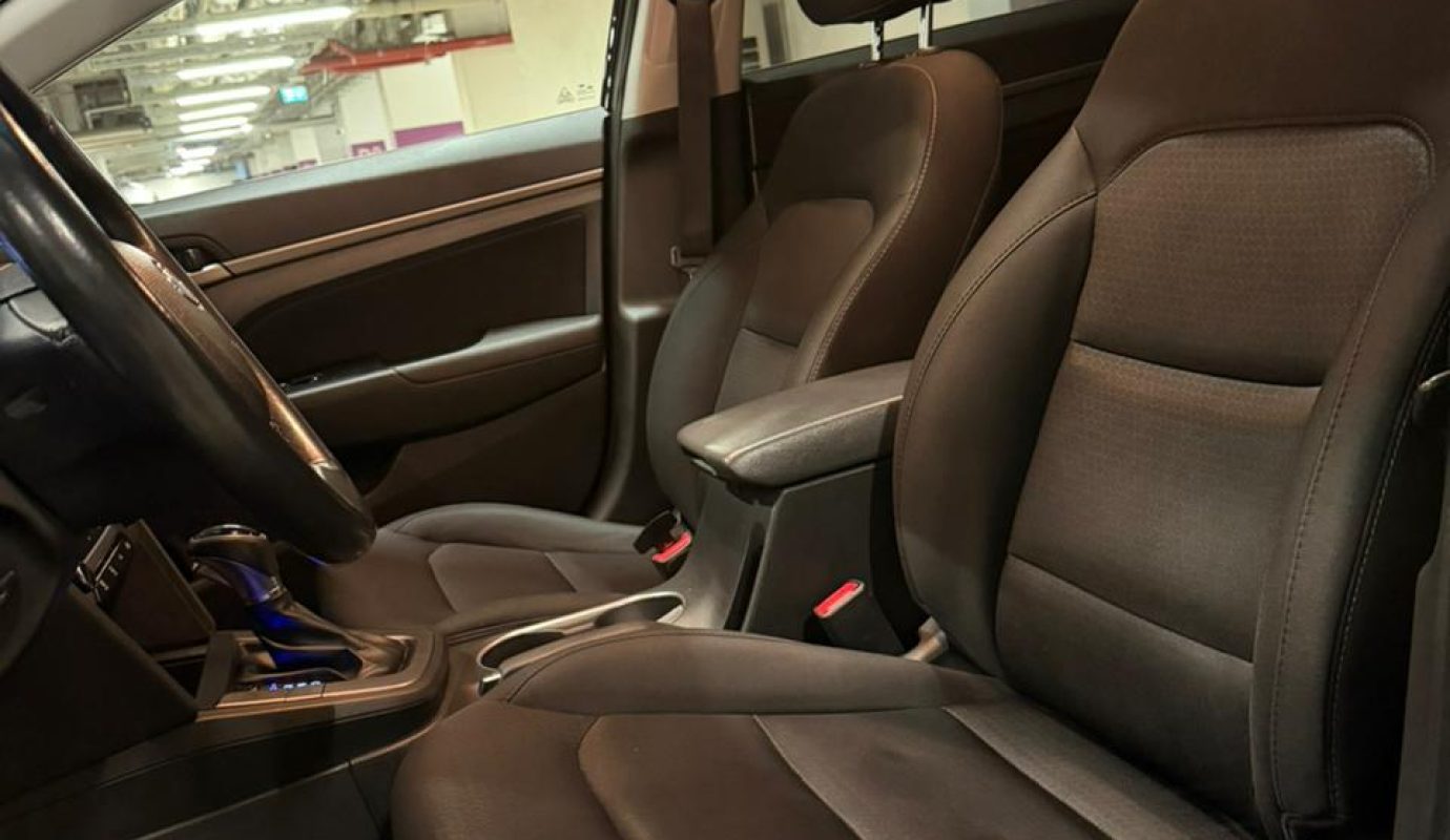 Hyundai Elantra, 2.0 L, 2018 il, 170 000 km