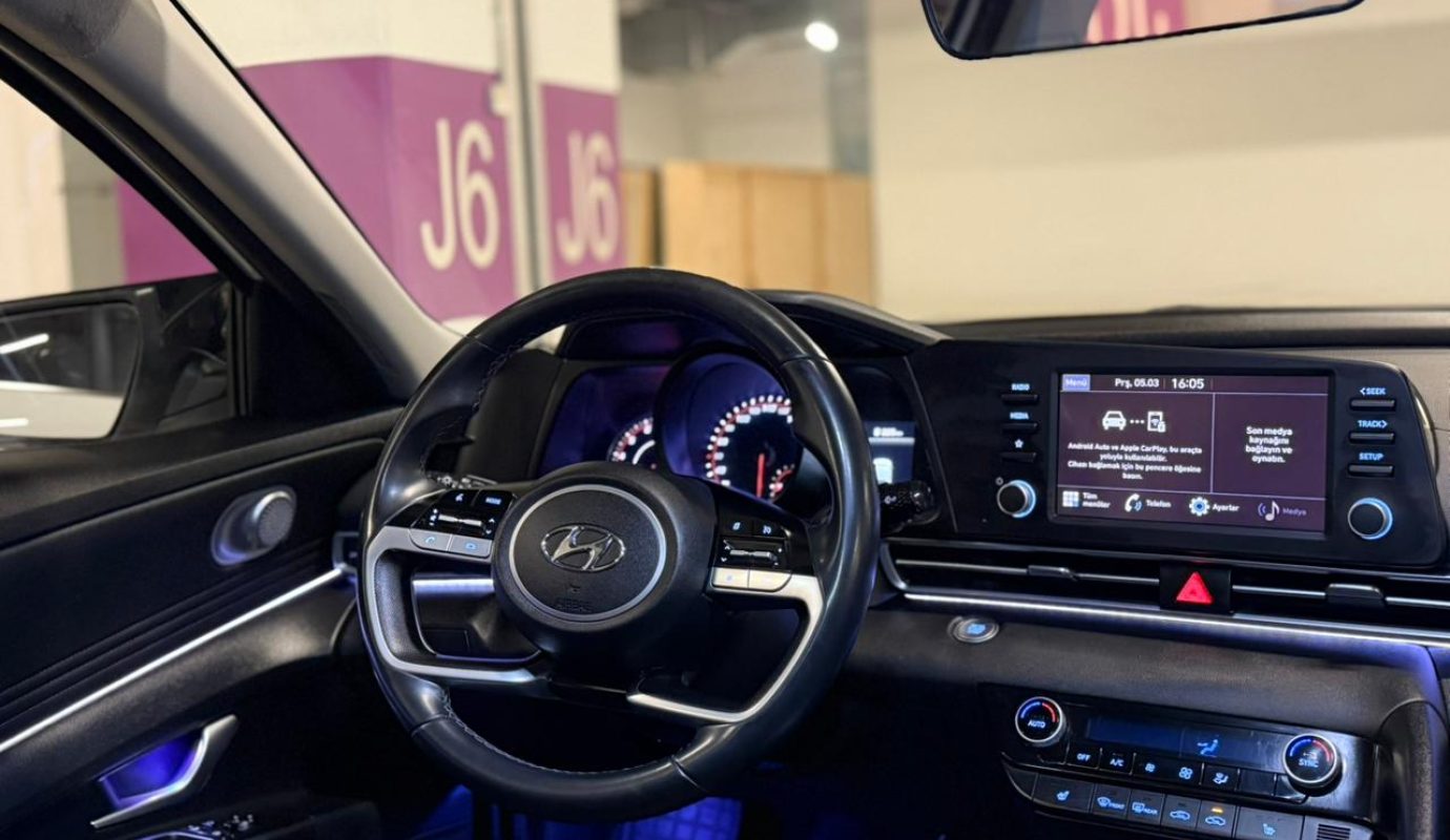 Hyundai Elantra, 1.6 L, 2022 il, 120 000 km